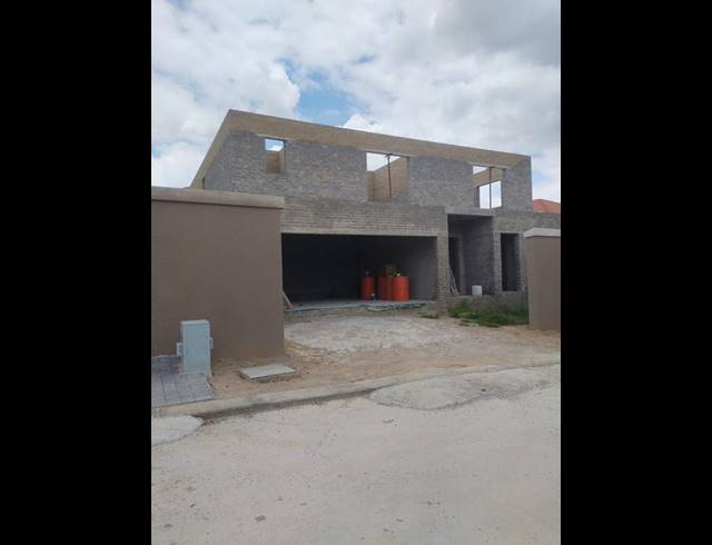 4 BEDROOM HOUSE FOR SALE IN FOURWAYS